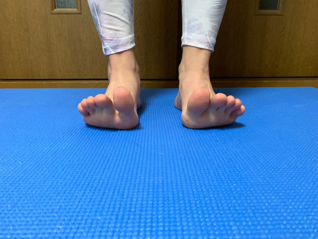 指先をパーにする